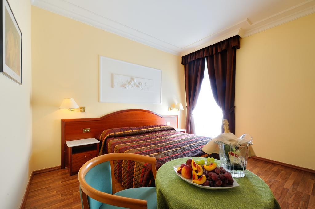 Hotel Benessere Villa Fiorita Colfiorito Esterno foto