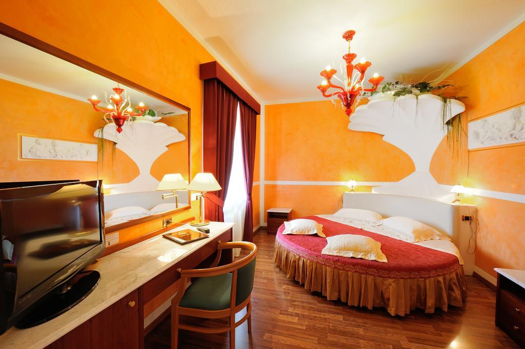 Hotel Benessere Villa Fiorita Colfiorito Esterno foto