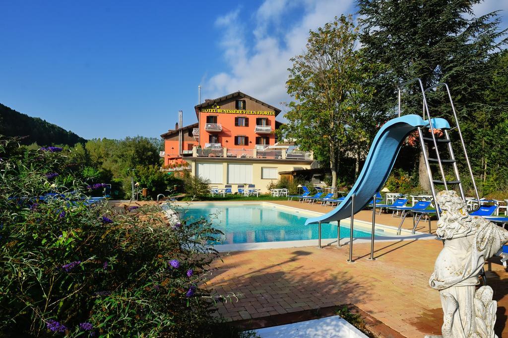 Hotel Benessere Villa Fiorita Colfiorito Esterno foto