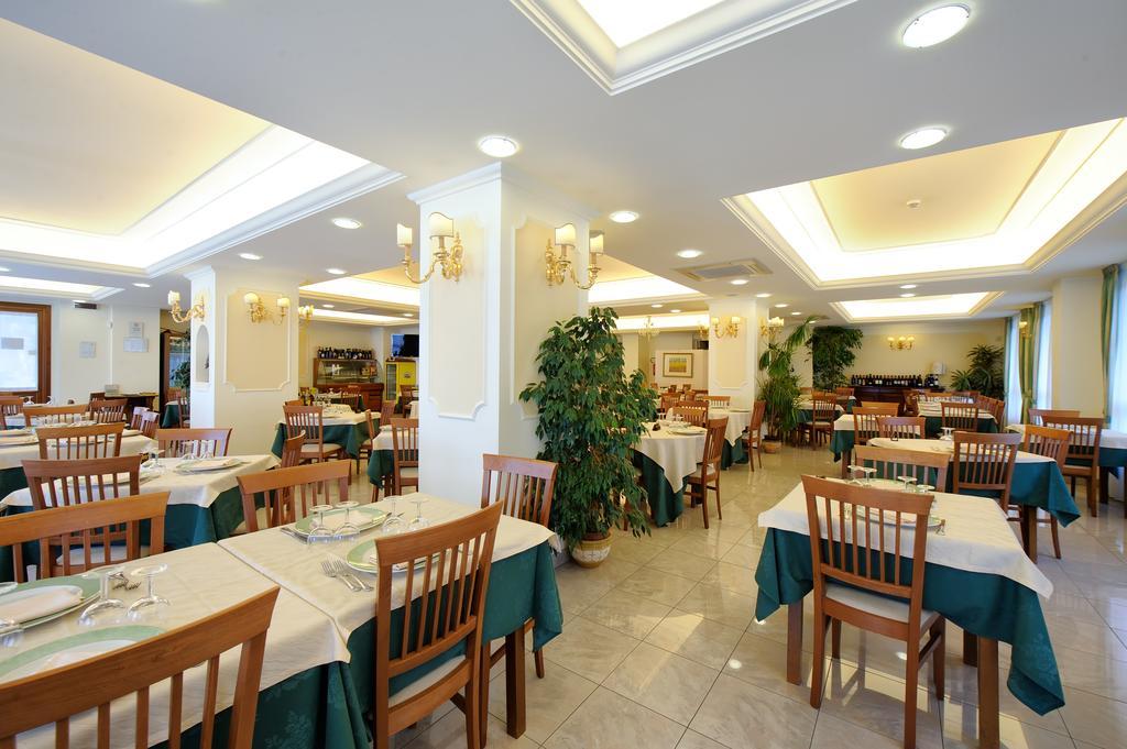 Hotel Benessere Villa Fiorita Colfiorito Esterno foto